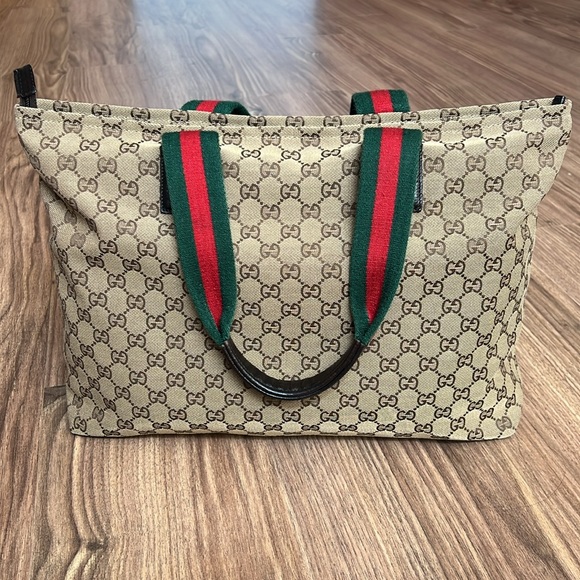 A291- 💯 % authentic Gucci shoulder bag - Picture 7 of 16